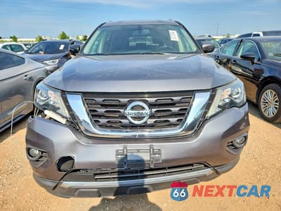 Piąte zdjęcie samochodu w środku: 2018 NISSAN PATHFINDER SV VIN:5N1DR2MM1JC670099 - miniatura