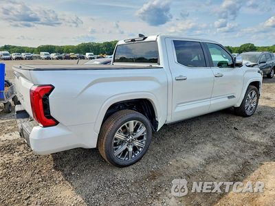 Trzecie zdjęcie samochodu z tyłu: 2026 TOYOTA TUNDRA CREWMAX CAPSTONE VIN:5TFVC5DB8TX123224 - miniatura