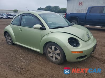 Czwarte zdjęcie samochodu z boku: 2006 VOLKSWAGEN NEW BEETLE 2.5L OPTION PACKAGE 1 VIN:3VWRW31C76M415061 - miniatura