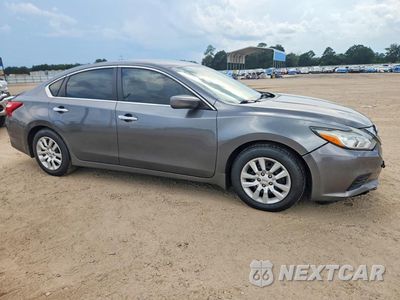 Czwarte zdjęcie samochodu z boku: 2017 NISSAN ALTIMA 2.5 S VIN:1N4AL3AP7HC233673 - miniatura