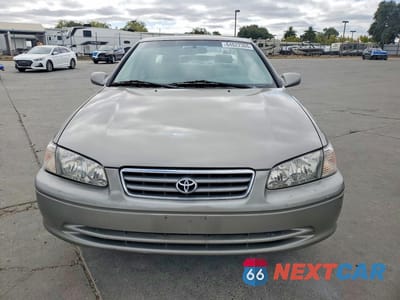 Piąte zdjęcie samochodu w środku: 2001 TOYOTA CAMRY LE VIN:JT2BG22K410553369 - miniatura