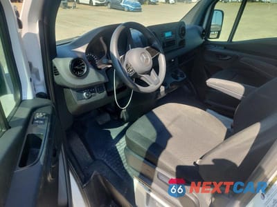Zdjęcie 8 z 14 samochodu: 2021 MERCEDES-BENZ SPRINTER 2500 DELIVERY VAN VIN:W1Y4EDHY5MT078746 - miniatura