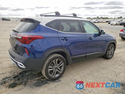 Trzecie zdjęcie samochodu z tyłu: 2021 KIA SELTOS S VIN:KNDEU2AA1M7117757 - miniatura