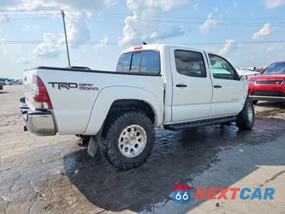 Trzecie zdjęcie samochodu z tyłu: 2014 TOYOTA TACOMA DOUBLE CAB VIN:3TMLU4EN6EM136568 - miniatura