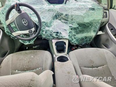 Zdjęcie 8 z 12 samochodu: 2015 TOYOTA PRIUS TWO VIN:JTDKN3DU9F2000598 - miniatura