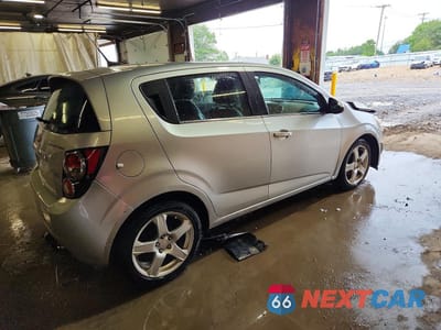 Trzecie zdjęcie samochodu z tyłu: 2013 CHEVROLET SONIC LTZ VIN:1G1JE6SG8D4188471 - miniatura