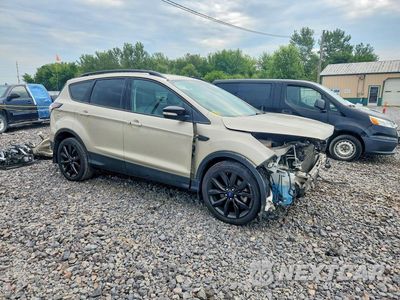 Czwarte zdjęcie samochodu z boku: 2017 FORD ESCAPE TITANIUM VIN:1FMCU0J91HUB27080 - miniatura