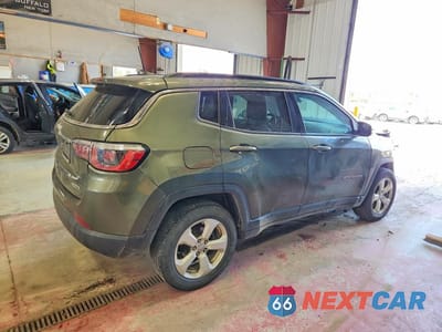 Trzecie zdjęcie samochodu z tyłu: 2018 JEEP COMPASS LATITUDE VIN:3C4NJDBB1JT479915 - miniatura