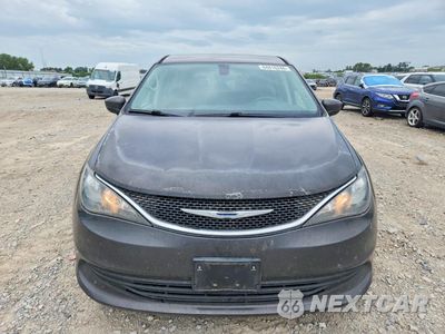 Piąte zdjęcie samochodu w środku: 2017 CHRYSLER PACIFICA LX VIN:2C4RC1CGXHR598922 - miniatura