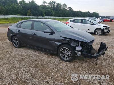 Czwarte zdjęcie samochodu z boku: 2024 KIA FORTE LXS VIN:3KPF24AD9RE744133 - miniatura