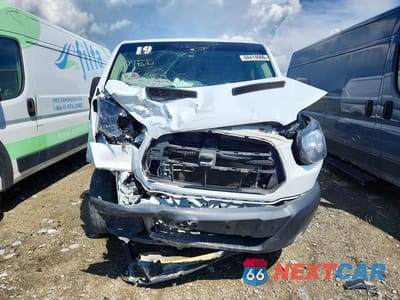 Piąte zdjęcie samochodu w środku: 2019 FORD TRANSIT 250 - DELIVERY VAN VIN:1FTYR2ZM3KKB64375 - miniatura