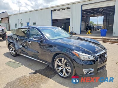 Czwarte zdjęcie samochodu z boku: 2017 INFINITI Q70L 3.7 VIN:JN1BY1PP7HM170552 - miniatura