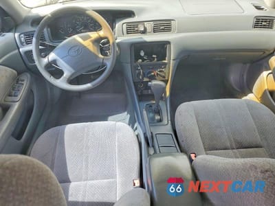 Zdjęcie 8 z 12 samochodu: 2001 TOYOTA CAMRY LE VIN:4T1BG22K11U764797 - miniatura