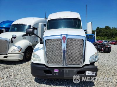 Piąte zdjęcie samochodu w środku: 2017 KENWORTH T680 SEMI TRUCK VIN:1XKYDP9X8HJ127248 - miniatura