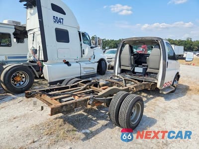Trzecie zdjęcie samochodu z tyłu: 2020 CHEVROLET EXPRESS G3500 VIN:1GB3GRCG4L1269482 - miniatura