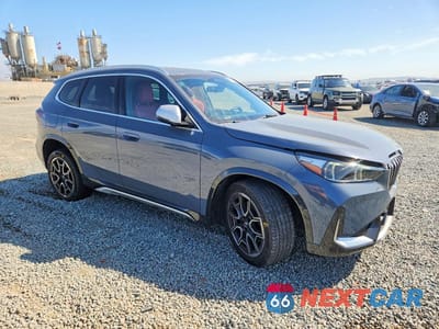Czwarte zdjęcie samochodu z boku: 2023 BMW X1 XDRIVE28I VIN:WBX73EF05P5W47990 - miniatura