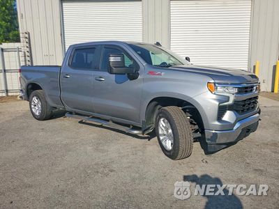 Czwarte zdjęcie samochodu z boku: 2023 CHEVROLET SILVERADO K1500 LT VIN:1GCUDDED1PZ275889 - miniatura
