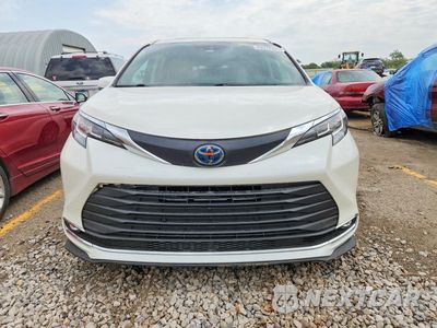 Piąte zdjęcie samochodu w środku: 2021 TOYOTA SIENNA XLE VIN:5TDJRKEC2MS016986 - miniatura
