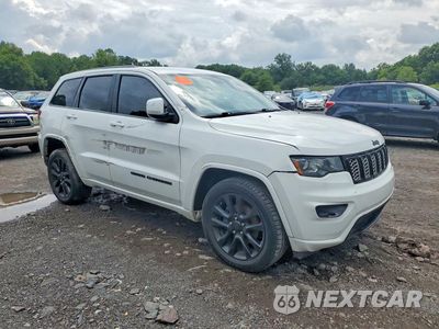 Czwarte zdjęcie samochodu z boku: 2017 JEEP GRAND CHEROKEE LAREDO VIN:1C4RJEAG2HC953347 - miniatura