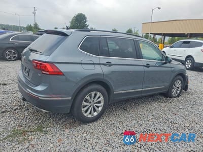 Trzecie zdjęcie samochodu z tyłu: 2018 VOLKSWAGEN TIGUAN SE VIN:3VV3B7AX3JM169232 - miniatura