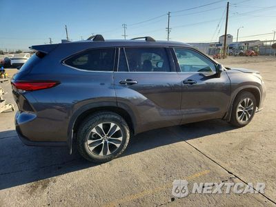 Trzecie zdjęcie samochodu z tyłu: 2020 TOYOTA HIGHLANDER XLE VIN:5TDHZRBH1LS030318 - miniatura