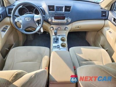 Zdjęcie 8 z 13 samochodu: 2012 TOYOTA HIGHLANDER BASE VIN:5TDBK3EHXCS116200 - miniatura