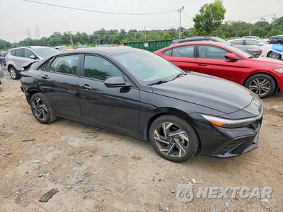 Czwarte zdjęcie samochodu z boku: 2025 HYUNDAI ELANTRA SEL SPORT VIN:KMHLM4DG2SU038174 - miniatura