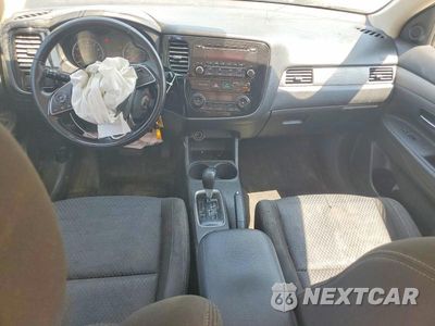 Zdjęcie 8 z 14 samochodu: 2016 MITSUBISHI OUTLANDER ES VIN:JA4AD2A38GZ014774 - miniatura