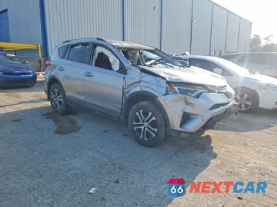 Czwarte zdjęcie samochodu z boku: 2018 TOYOTA RAV4 LE VIN:2T3BFREV4JW701752 - miniatura