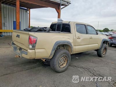 Trzecie zdjęcie samochodu z tyłu: 2016 TOYOTA TACOMA TRD OFF-ROAD VIN:3TMCZ5AN1GM021263 - miniatura