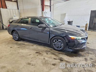 Czwarte zdjęcie samochodu z boku: 2026 HYUNDAI ELANTRA HYBRID BLUE VIN:KMHLM4DJ1TU211194 - miniatura