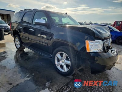 Czwarte zdjęcie samochodu z boku: 2011 CHEVROLET TAHOE C1500 LS VIN:1GNSCAE00BR388397 - miniatura