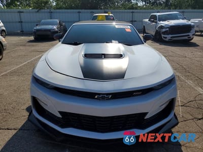 Piąte zdjęcie samochodu w środku: 2021 CHEVROLET CAMARO SS VIN:1G1FH3D76M0102459 - miniatura
