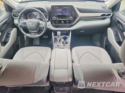 Zdjęcie 8 z 13 samochodu: 2022 TOYOTA HIGHLANDER LE VIN:5TDBZRBH8NS583783 - miniatura