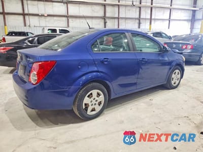 Trzecie zdjęcie samochodu z tyłu: 2013 CHEVROLET SONIC LS VIN:1G1JA5SH3D4257520 - miniatura