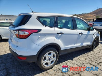 Trzecie zdjęcie samochodu z tyłu: 2018 FORD ESCAPE S VIN:1FMCU0F7XJUA36516 - miniatura