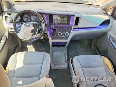 Zdjęcie 8 z 13 samochodu: 2015 TOYOTA SIENNA L 7-PASSENGER VIN:5TDZK3DC4FS574968 - miniatura