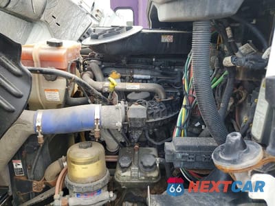 Zdjęcie 10 z 12 samochodu: 2019 FREIGHTLINER CASCADIA 113 VIN:3AKJGBDVXKDJW2125 - miniatura