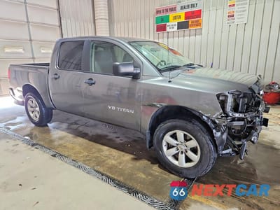 Czwarte zdjęcie samochodu z boku: 2015 NISSAN TITAN S VIN:1N6AA0EJ2FN502259 - miniatura