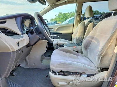 Zdjęcie 7 z 13 samochodu: 2019 TOYOTA SIENNA LE VIN:5TDKZ3DC2KS010470 - miniatura