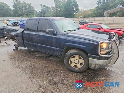 Czwarte zdjęcie samochodu z boku: 2005 CHEVROLET SILVERADO K1500 VIN:1GCEK19V25E123622 - miniatura