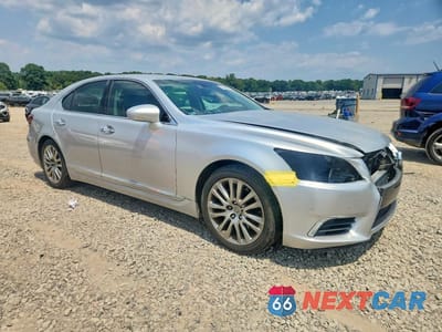 Czwarte zdjęcie samochodu z boku: 2015 LEXUS LS 460 VIN:JTHBL5EF7F5137425 - miniatura