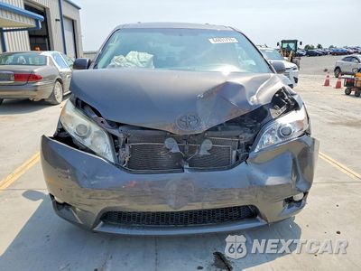 Piąte zdjęcie samochodu w środku: 2015 TOYOTA SIENNA XLE 8-PASSENGER VIN:5TDYK3DC6FS628945 - miniatura