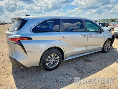 Trzecie zdjęcie samochodu z tyłu: 2021 TOYOTA SIENNA XLE VIN:5TDYRKEC4MS002120 - miniatura