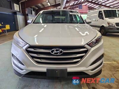 Piąte zdjęcie samochodu w środku: 2016 HYUNDAI TUCSON SE VIN:KM8J23A49GU161463 - miniatura