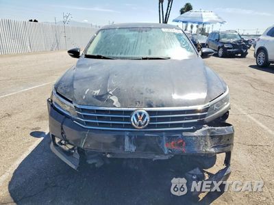 Piąte zdjęcie samochodu w środku: 2017 VOLKSWAGEN PASSAT SE VIN:1VWHM7A34HC064395 - miniatura