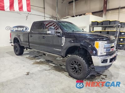 Czwarte zdjęcie samochodu z boku: 2017 FORD F350 SUPER DUTY VIN:1FT8W3BTXHEE63031 - miniatura