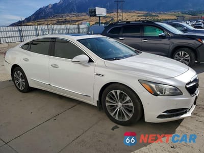 Czwarte zdjęcie samochodu z boku: 2018 BUICK LACROSSE PREMIUM VIN:1G4ZS5SS2JU112933 - miniatura