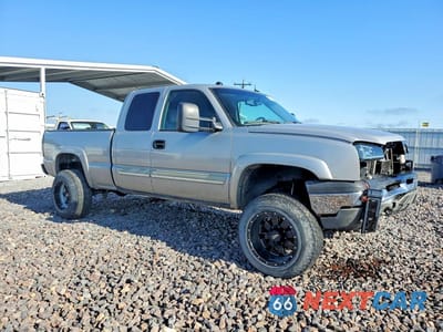 Czwarte zdjęcie samochodu z boku: 2004 CHEVROLET SILVERADO K1500 VIN:2GCEK19T341169166 - miniatura
