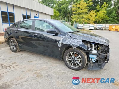 Czwarte zdjęcie samochodu z boku: 2024 KIA FORTE LXS VIN:3KPF24AD7RE790852 - miniatura